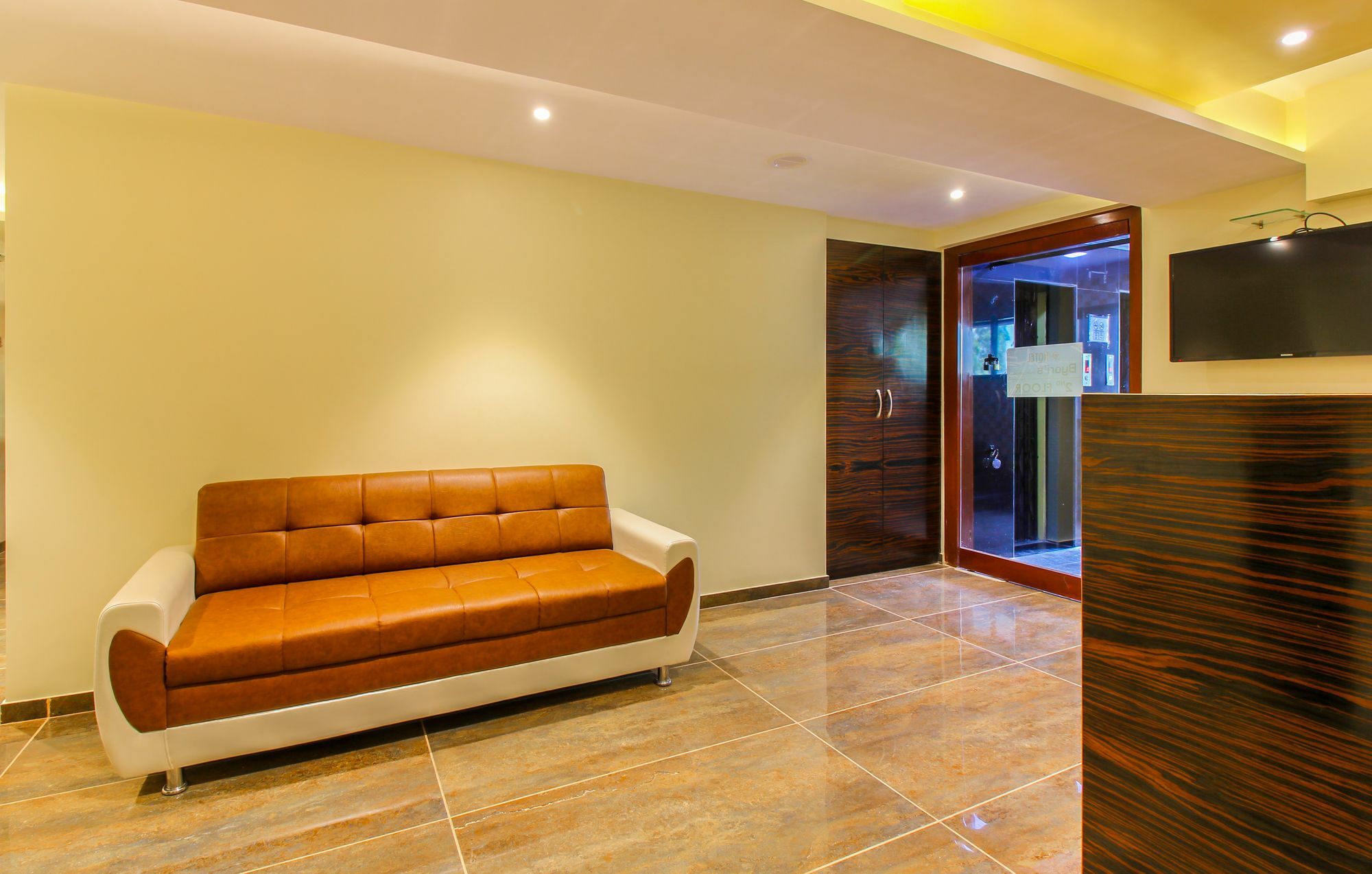 Fluorescent By Bizzgrow Hotels International Airport - Formerly Known As Byaris International Bombay Esterno foto