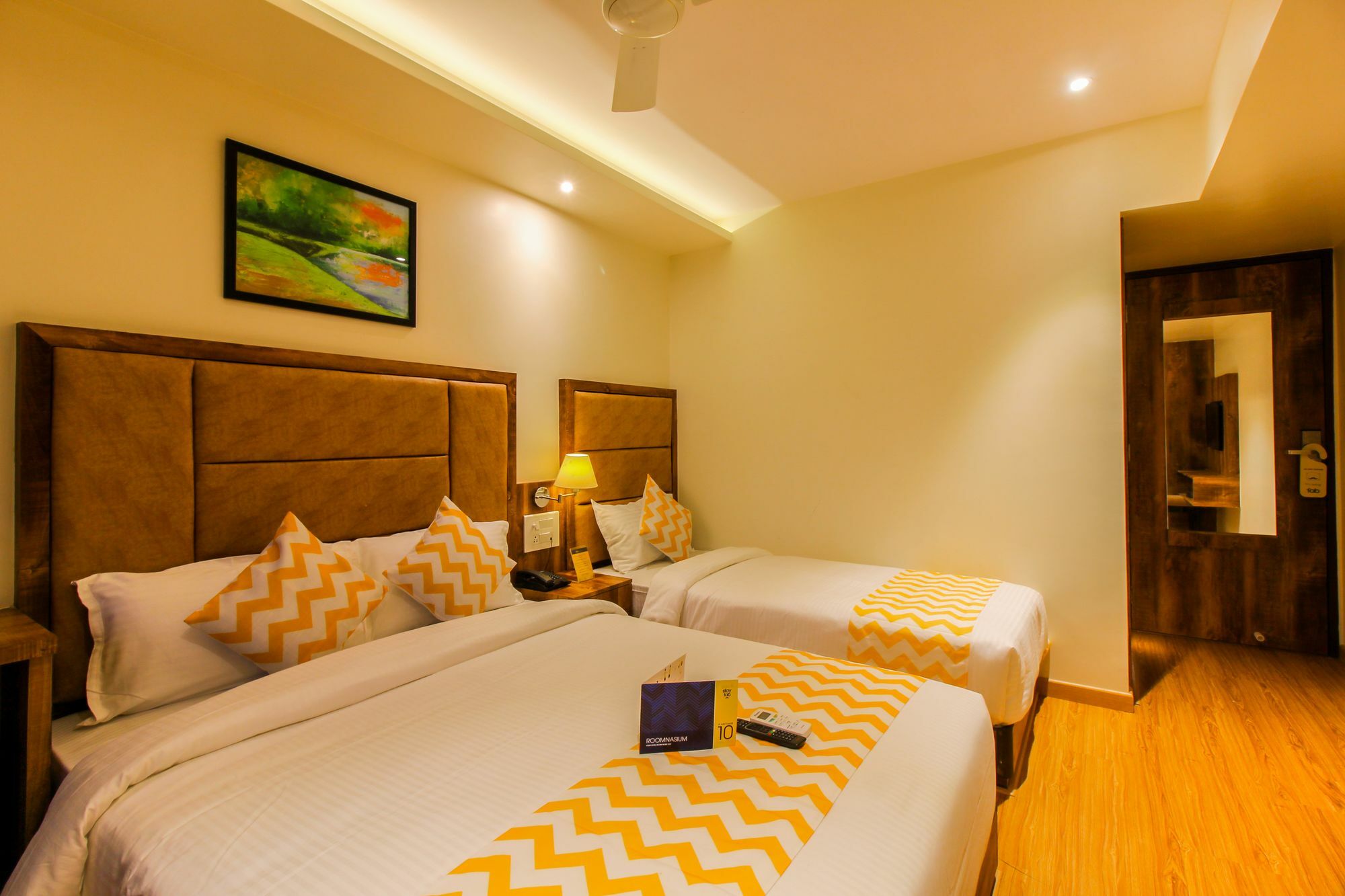 Fluorescent By Bizzgrow Hotels International Airport - Formerly Known As Byaris International Bombay Esterno foto