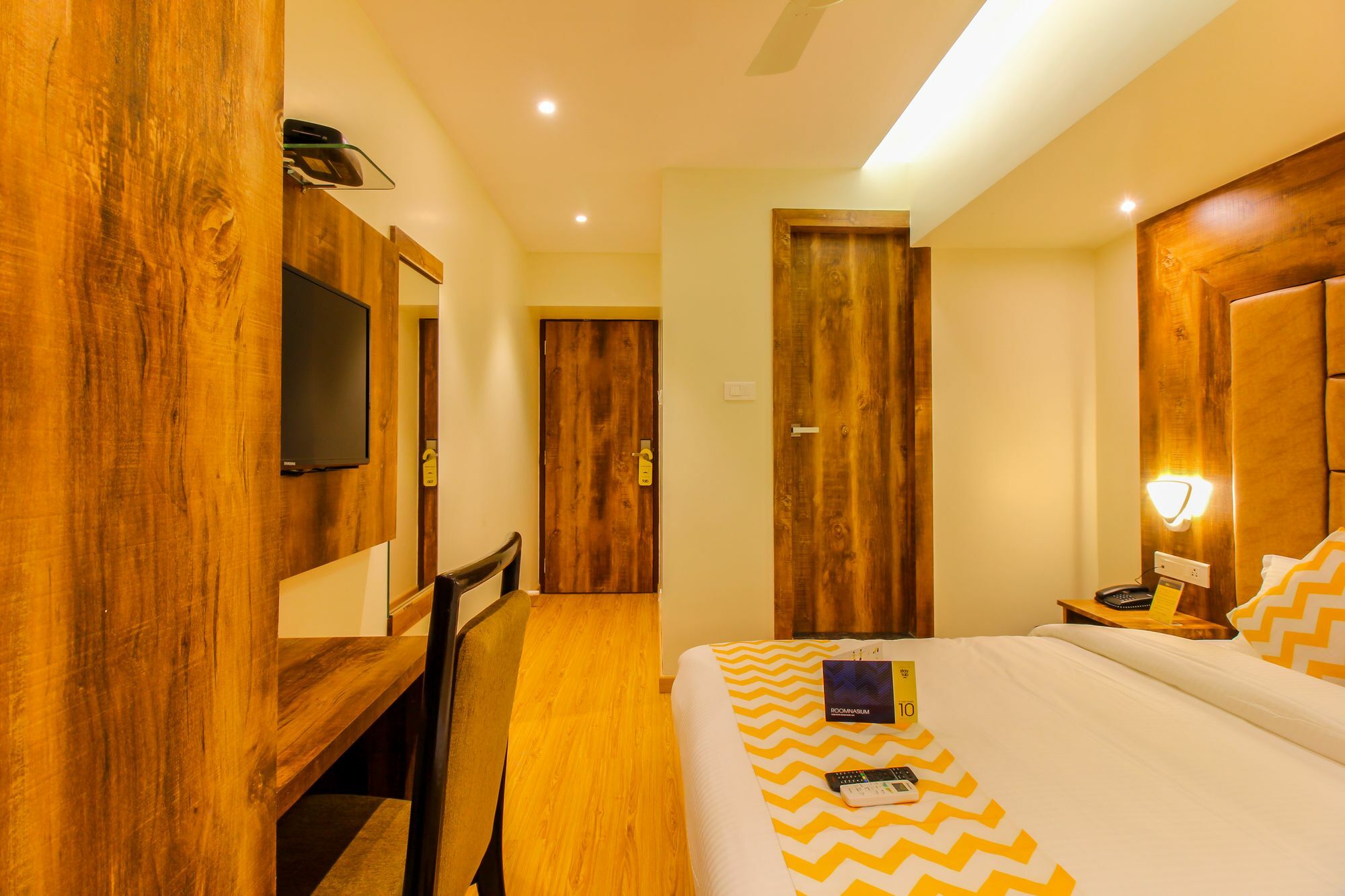 Fluorescent By Bizzgrow Hotels International Airport - Formerly Known As Byaris International Bombay Esterno foto
