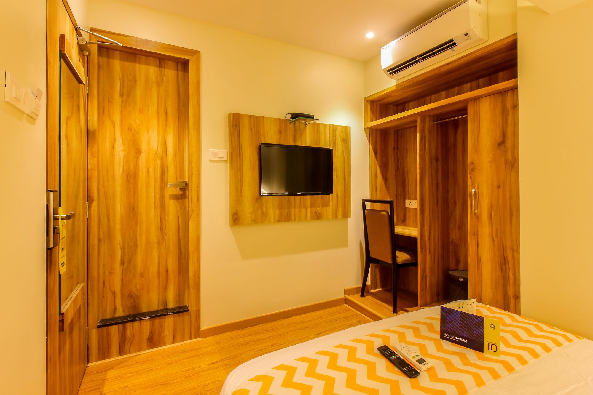 Fluorescent By Bizzgrow Hotels International Airport - Formerly Known As Byaris International Bombay Esterno foto