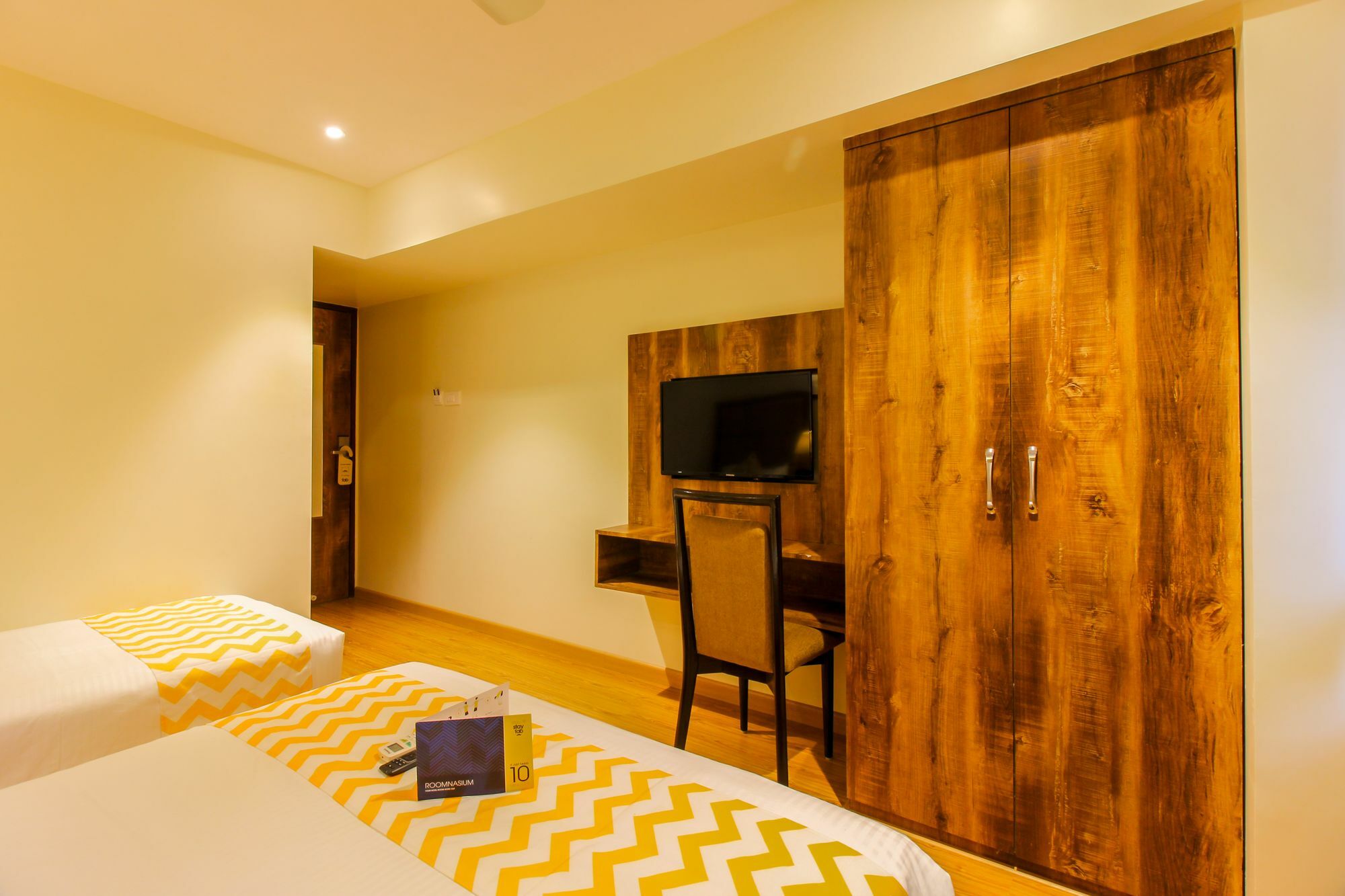 Fluorescent By Bizzgrow Hotels International Airport - Formerly Known As Byaris International Bombay Esterno foto
