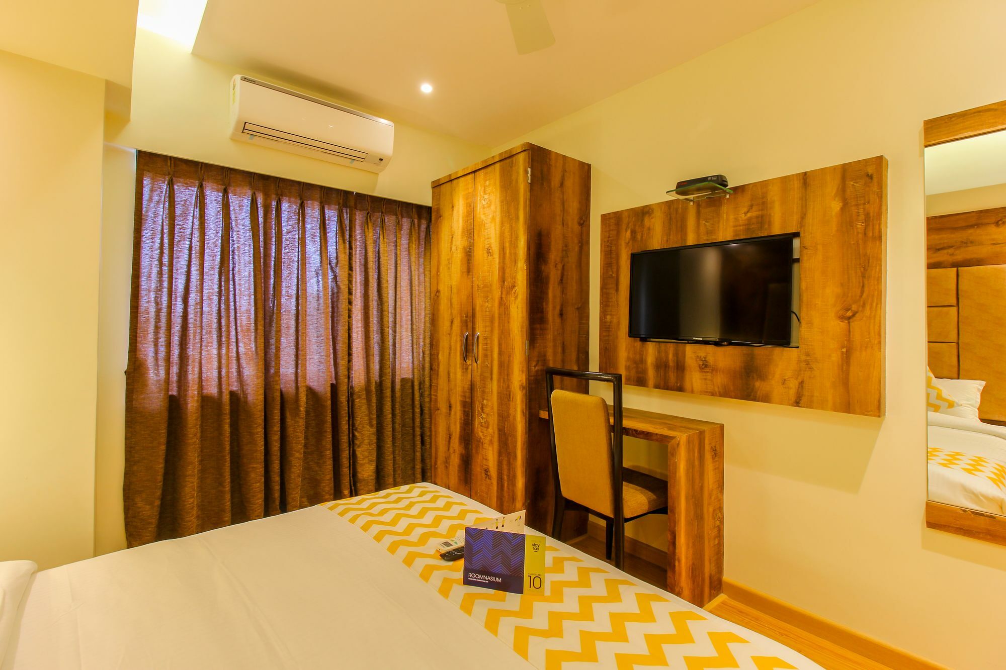 Fluorescent By Bizzgrow Hotels International Airport - Formerly Known As Byaris International Bombay Esterno foto