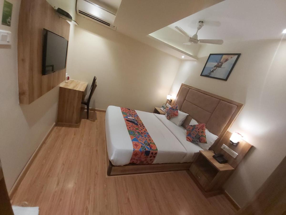 Fluorescent By Bizzgrow Hotels International Airport - Formerly Known As Byaris International Bombay Esterno foto