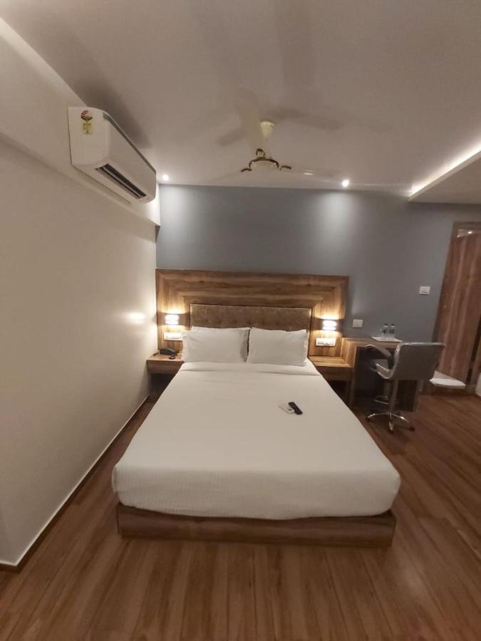 Fluorescent By Bizzgrow Hotels International Airport - Formerly Known As Byaris International Bombay Esterno foto