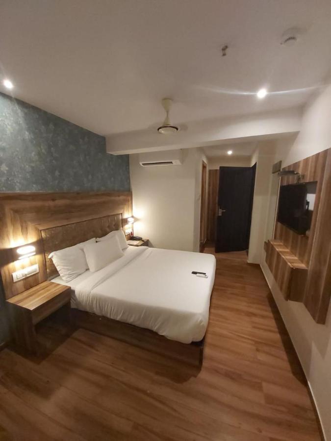 Fluorescent By Bizzgrow Hotels International Airport - Formerly Known As Byaris International Bombay Esterno foto
