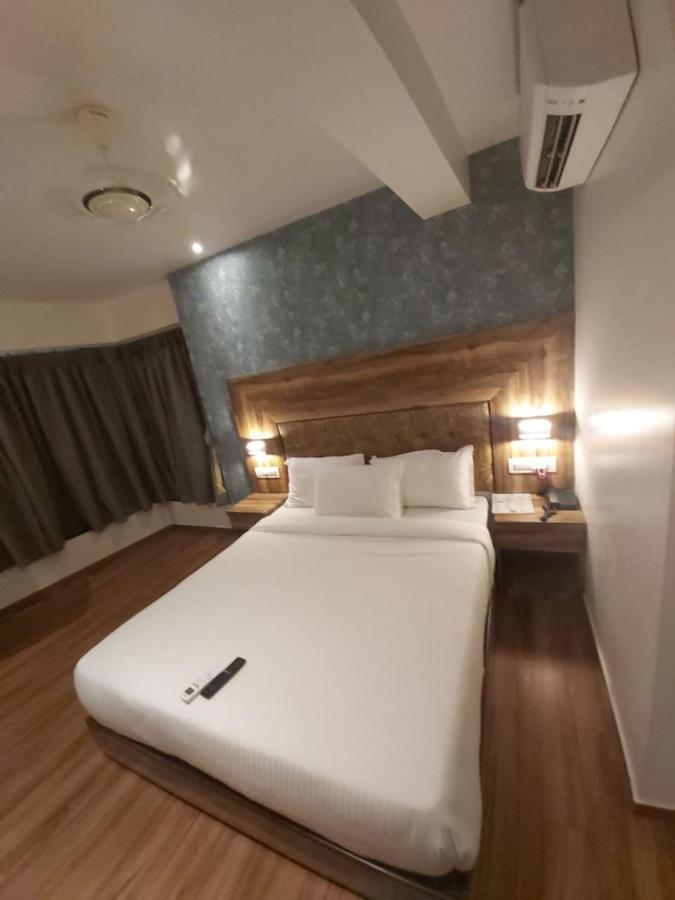 Fluorescent By Bizzgrow Hotels International Airport - Formerly Known As Byaris International Bombay Esterno foto